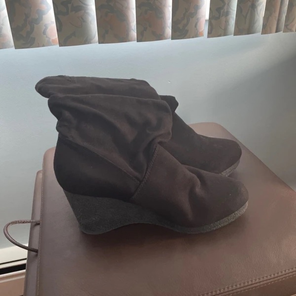 Elegant Black Wedge Heeled Boots